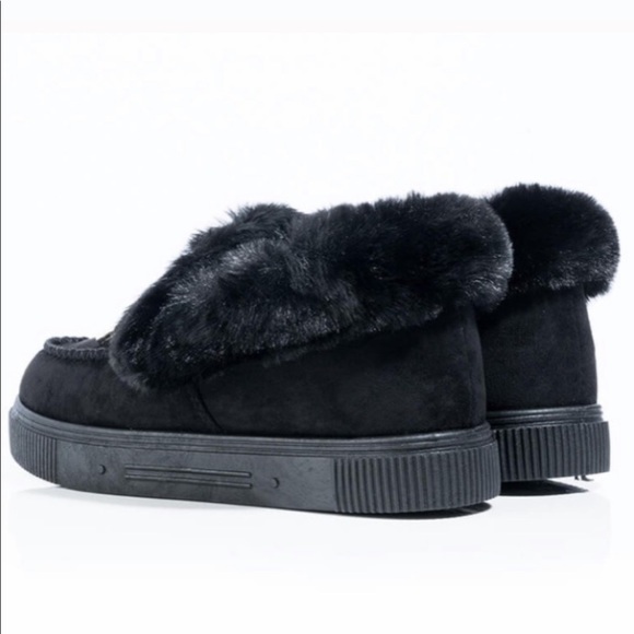 Black Fuzzy Furry Slip-on Moccasin Slippers - Picture 4 of 12